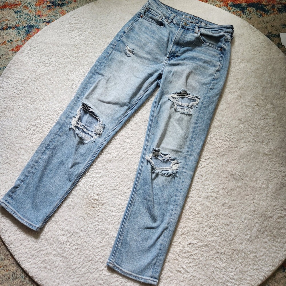 American Eagle Mom Straight Jean Light Wash Distressed Ripped Size 6 Regular - Picture 1 of 9